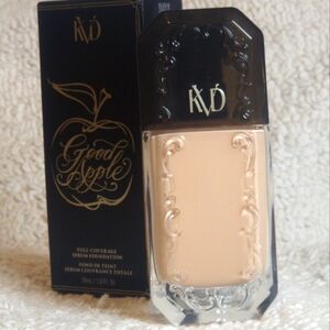KVD Good Apple foundation light 018
